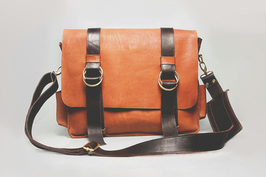 Qu'est-ce qu’un sac messenger ? Histoire, style et polyvalence