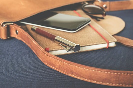 Quelle est la différence entre un sac messager et un sac à bandoulière ?